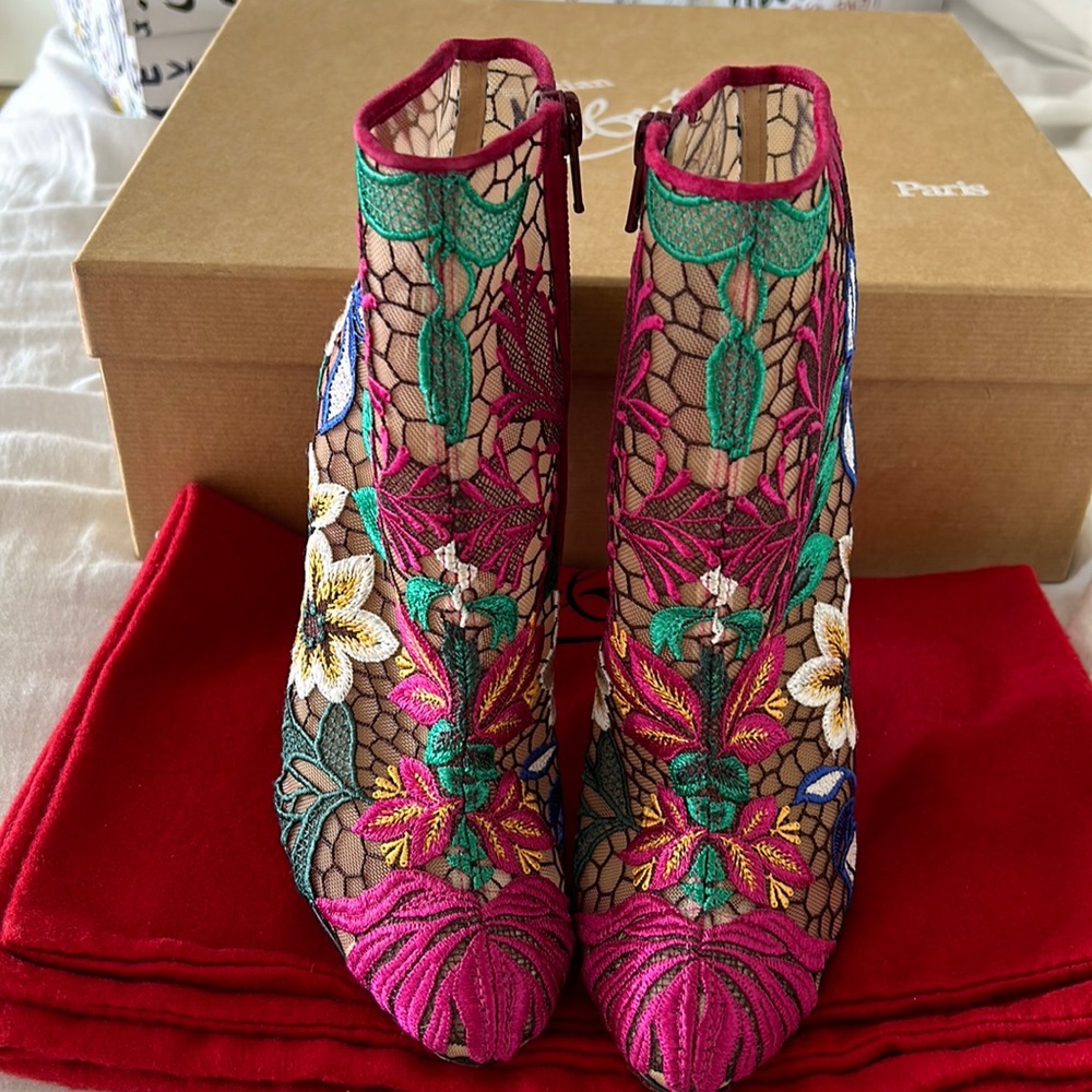 Christian Louboutin: miss tennis, 100 rete/ Dent floral